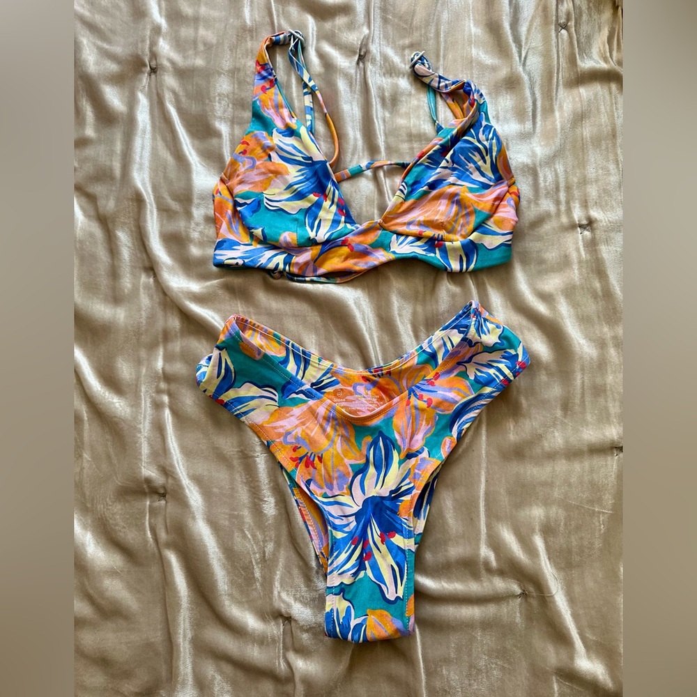 Stone fox swim bikini set — daya top and Nola bottom in tropical lily print